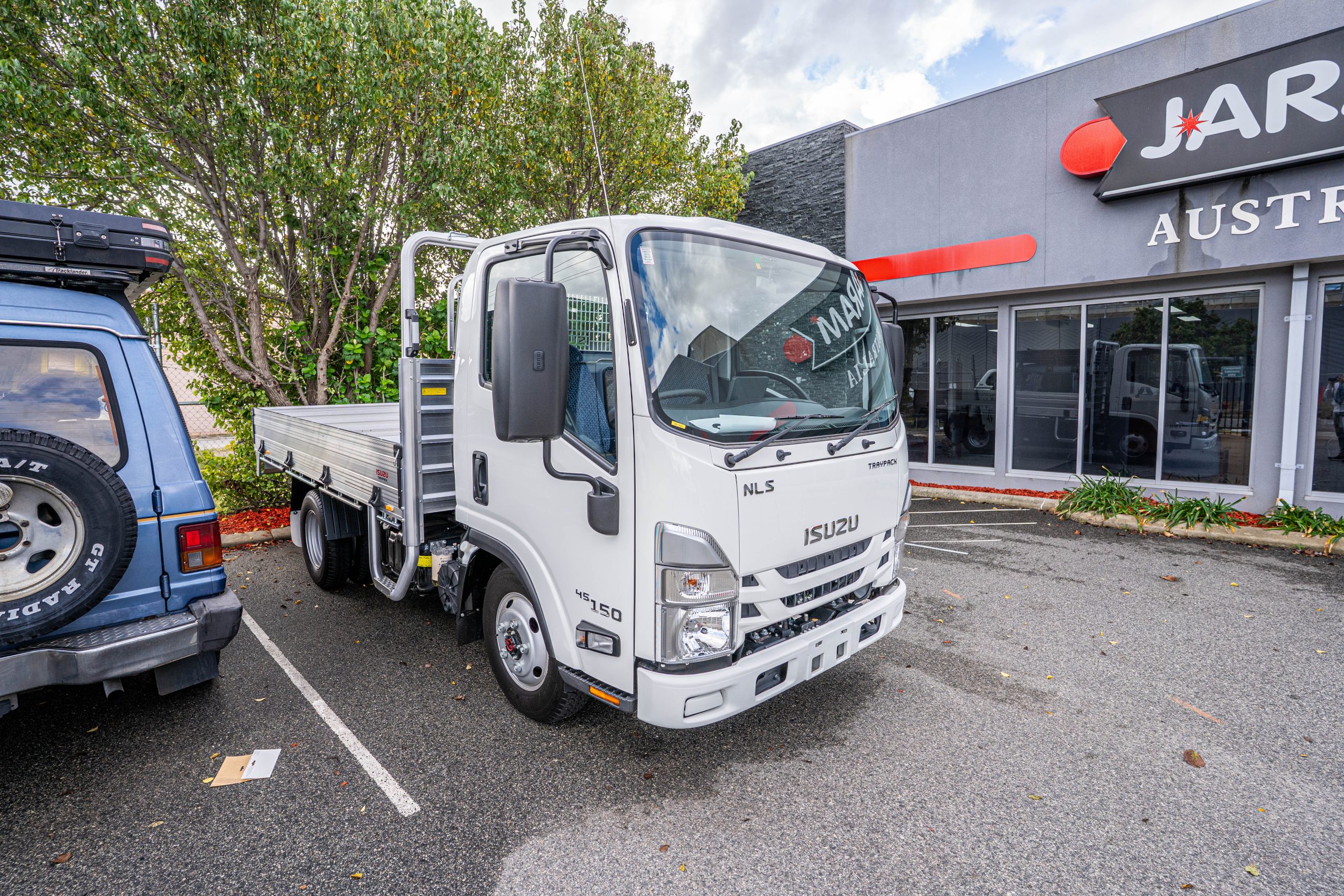 IRB ISUZU Truck 08-ON 300 Series NPR,NPS, NLS, NNR 75/150 & 45/150 Single Cab